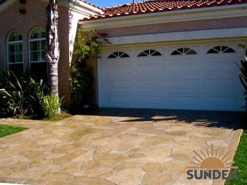 Random Stone Stained Concrete Driveway
Site
Sundek
